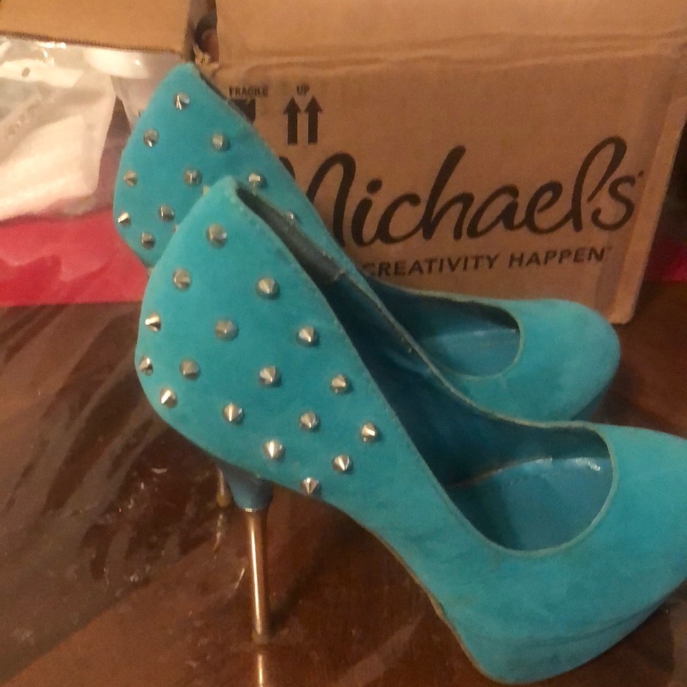 Size 8 - Picture 2 of 2